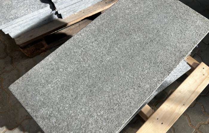 salg af Mørkegrå granit fliser restparti