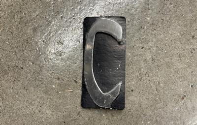 salg af Numre og bogstaver i metal - C