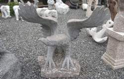 ørn limestone på sokkel