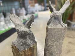 basalt søjle med ørn