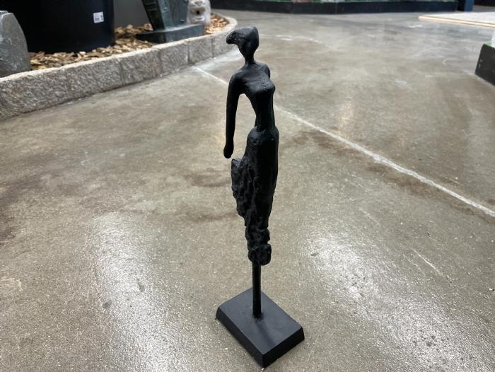 salg af Pige med kjole sort metal