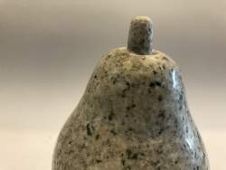 Granit pære i grå granit