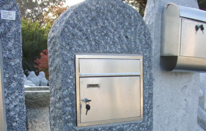 salg af Postkasse gråsort granit