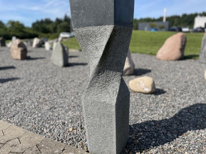 salg af Pullert vredet sort med poleret top