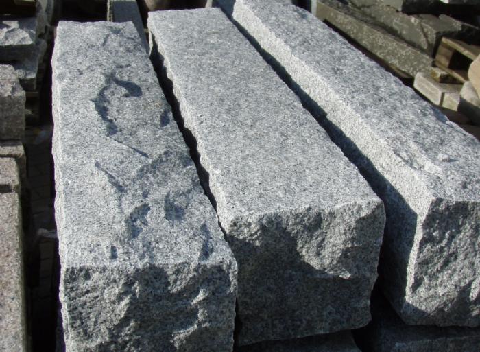 salg af Granit pullert, råkløvet grå granit
