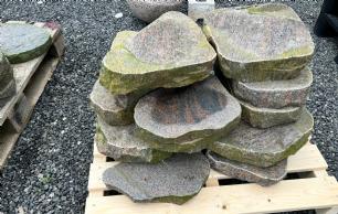 Restpalle trædesten rødlig granit