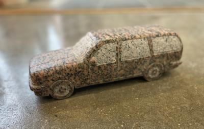 salg af Rød granit volvo 745ST CAR