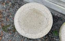 Sten fuglebad på fod rund