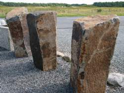 Basalt søjle med naturlig patina