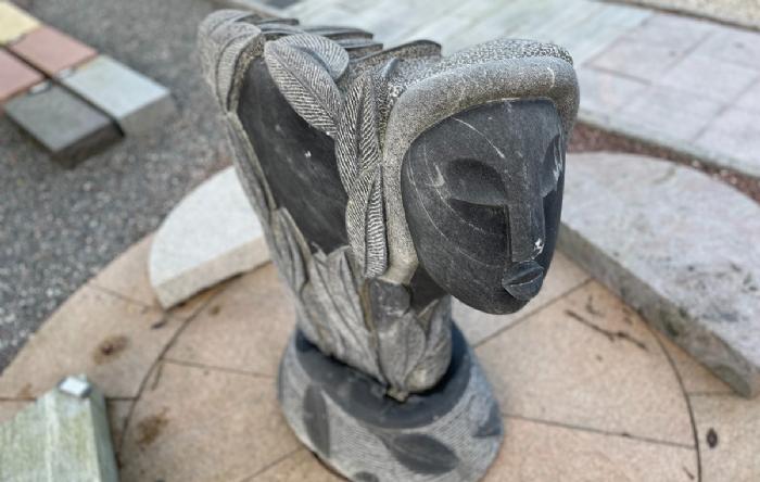 salg af Sandeep skulptur sort ansigt