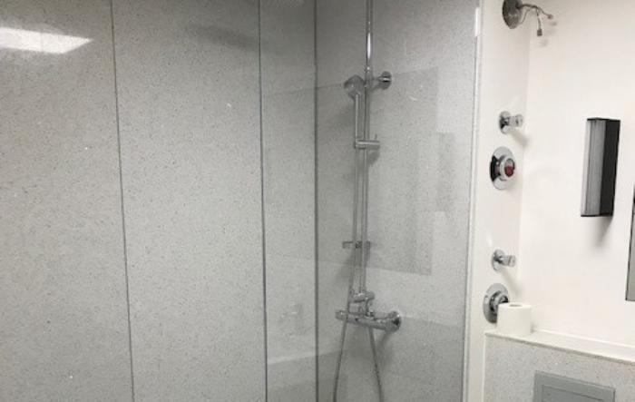 salg af Silestone Stellar Blanco