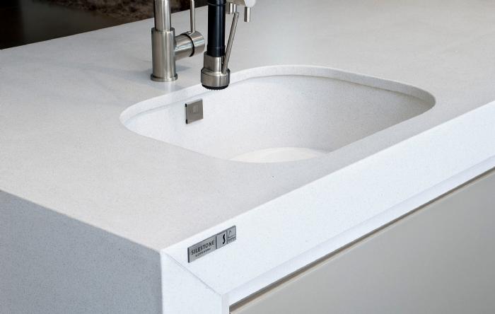salg af Silestone White Storm