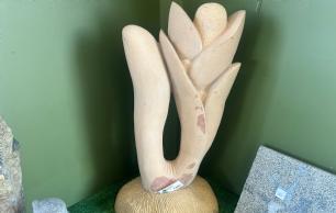 Skulptur blomst sandsten