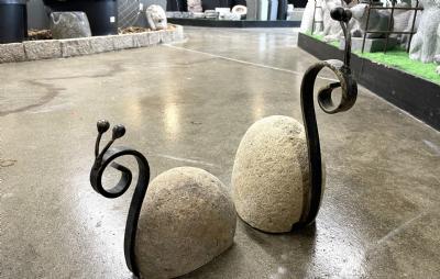 salg af Snegle i natursten med metal
