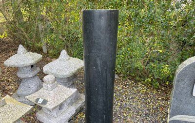 Søjle sort poleret H130