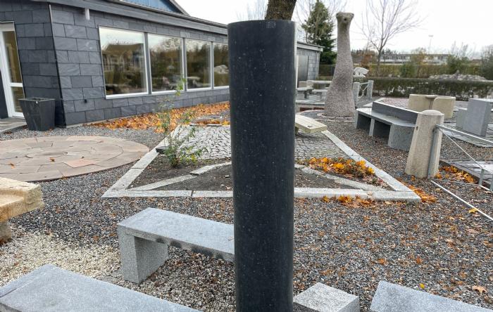 salg af Søjle sort pol. H180