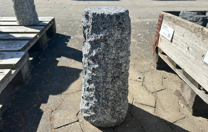 salg af Sokkel i Gråsort granit H.40 cm