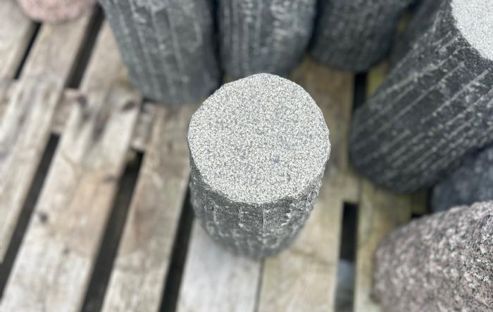 salg af Sokkel i Sort indisk granit H.40 cm