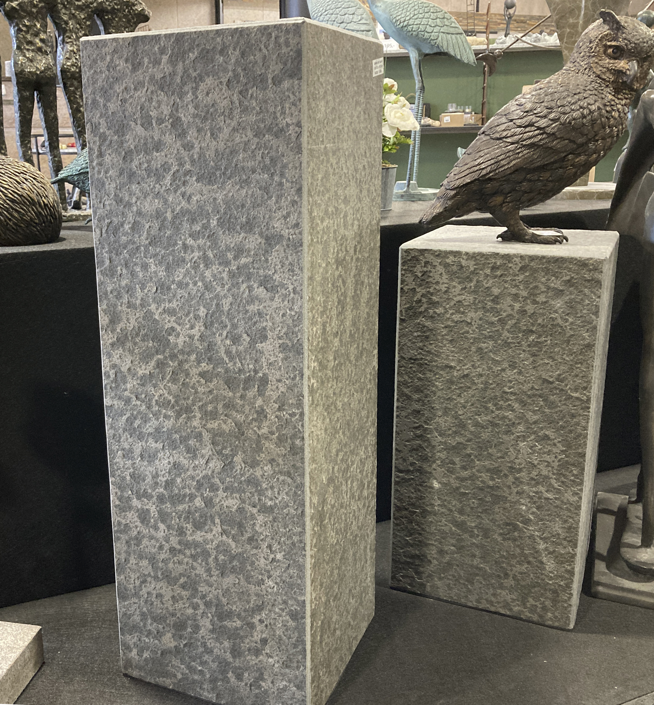 Køb Sokkel limet sort basalt 25 x 25 x H75 cm - Sten og Granit Butikken