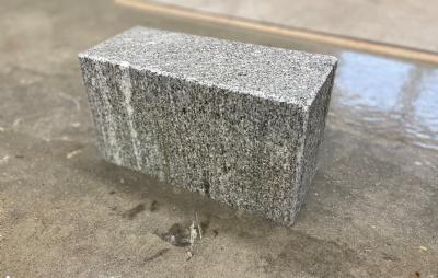 salg af Sokler ass. modeller i granit nr. 4