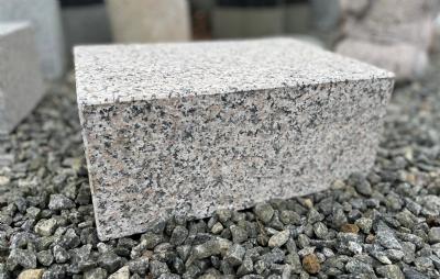 salg af Sokler ass. modeller i granit nr. 9