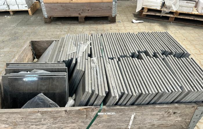 salg af Sort basalt flise restparti