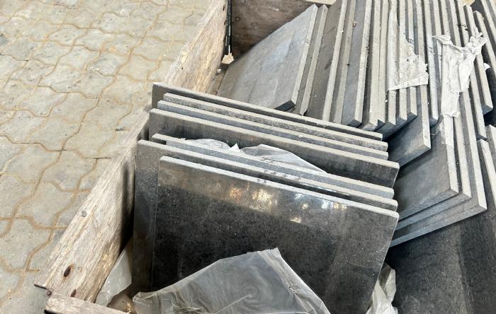 salg af Sort basalt flise restparti
