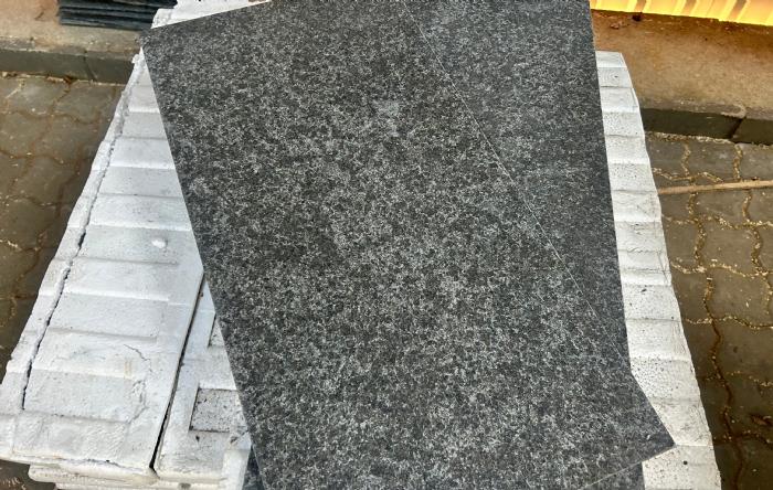 salg af Sort basalt fliser rest