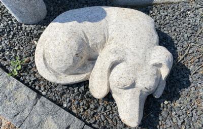 salg af Sovende hund gul granit