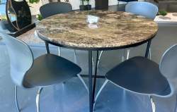 sort marmor spisebord