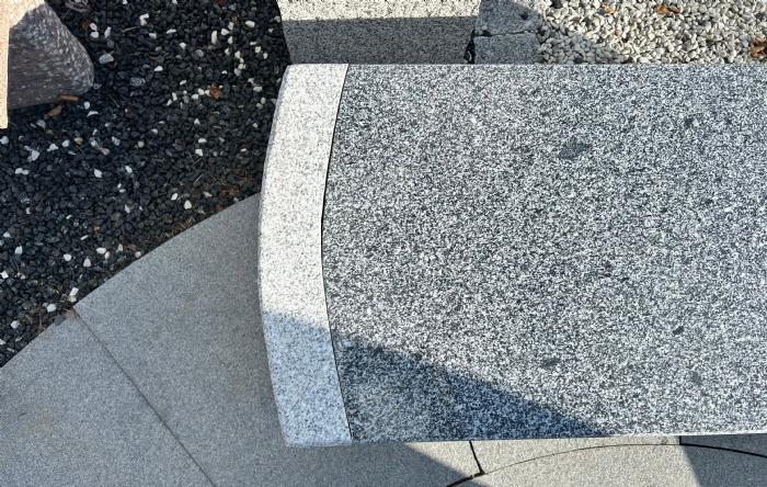 salg af Stenbænk Jakob gråsort granit