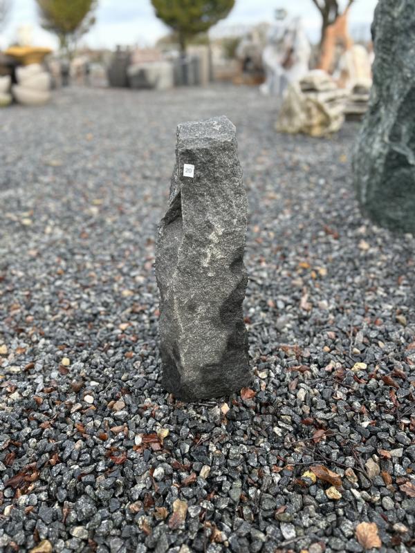 salg af Stick i sort granit nr. 20