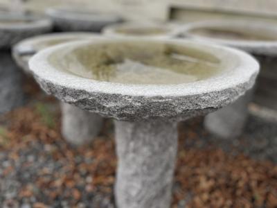 salg af Stort fuglebad på sokkel