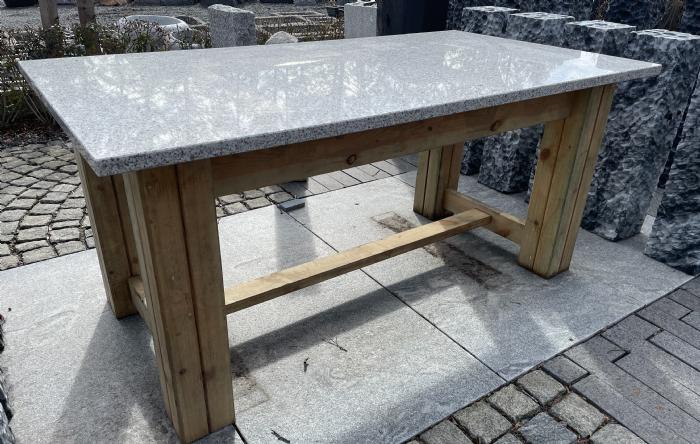salg af Stort havebord med granitbordplade