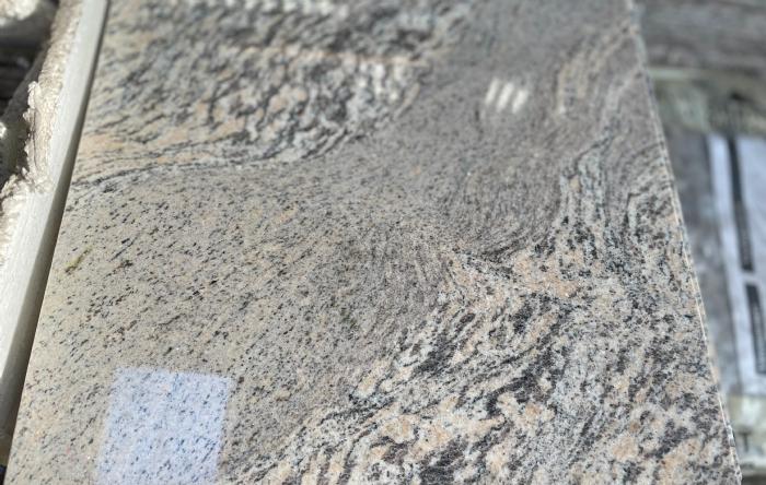 salg af Tiger Rust granitflise poleret