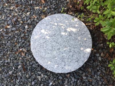 salg af Trædesten Rund - Grå granit