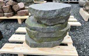 Trædesten gråsort granit restpalle