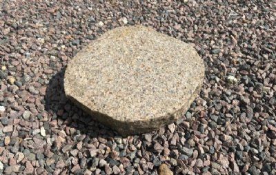 Trædesten gul granit