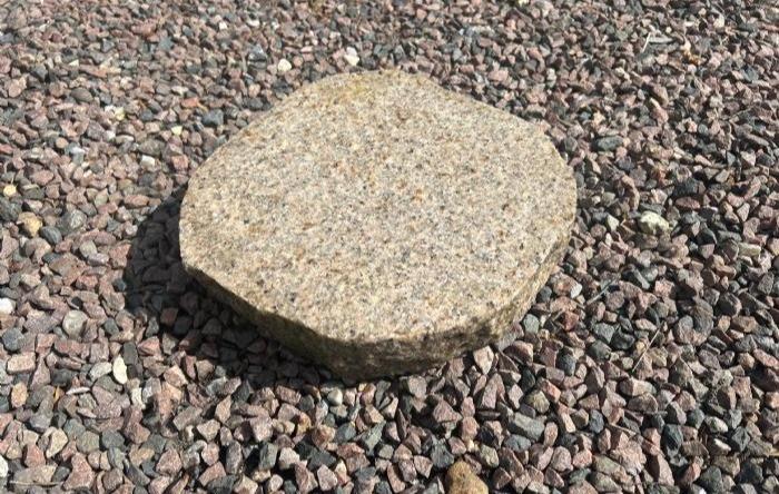 salg af Trædesten gul granit