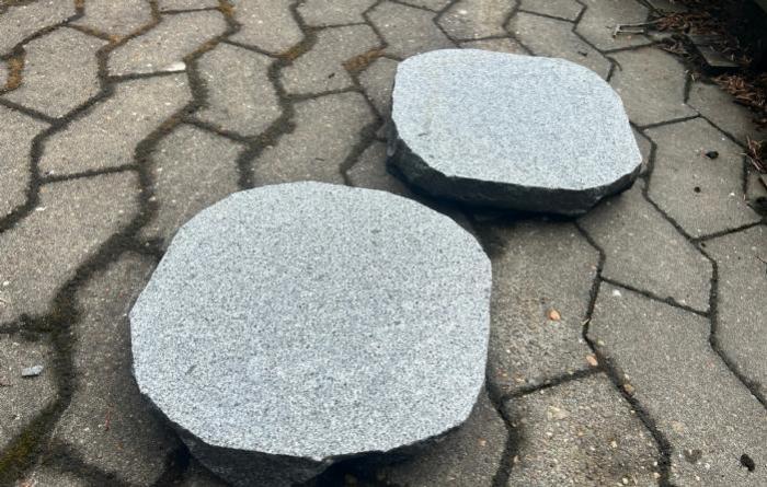 salg af Trædesten mørkegrå granit 25 x 25 x 5 cm - 10 stk