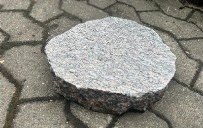 Trædesten rød granit
