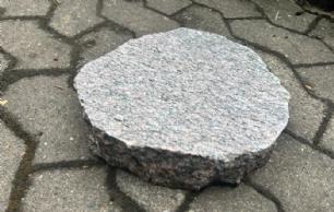 Trædesten rød granit