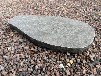 Trædesten sort basalt dråbeform