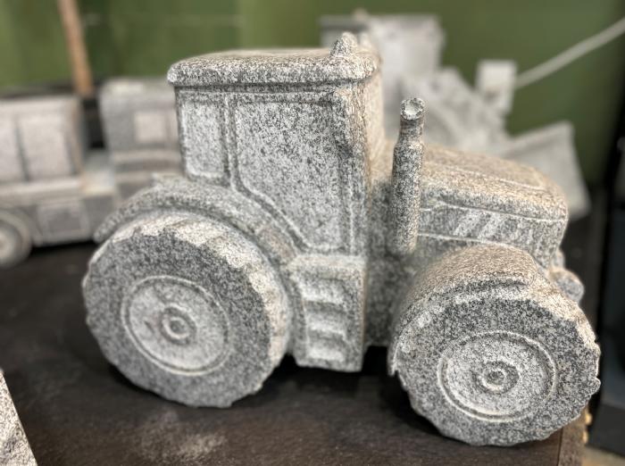 salg af Traktor gråsort granit