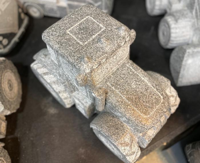 salg af Traktor gråsort granit