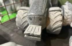 Traktor gråsort granit