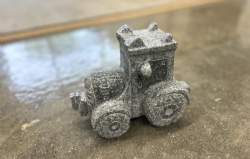 traktor gråsort granit