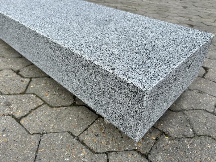 salg af Granit trappetrin i gråsort granit