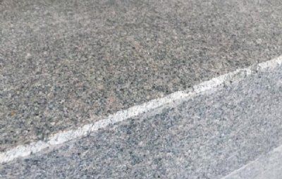 Trappetrin rødlig granit