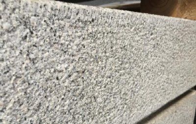 Trappetrin lys grå granit